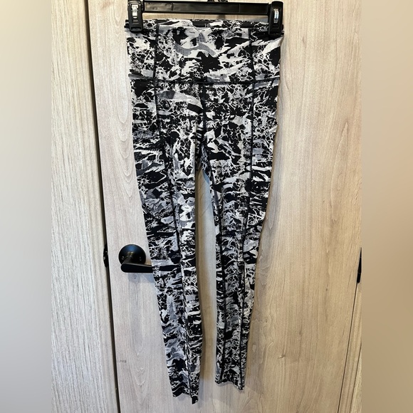 lululemon athletica Pants - Lululemon Leggings Print Size 4